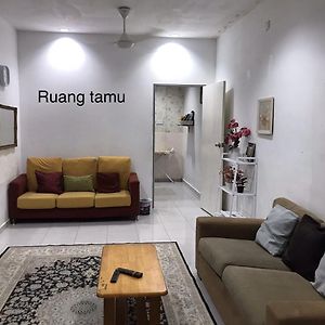 Homestay Sofea Alya 麻坡 Exterior photo