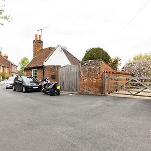 Luxury Apartment, The Barn, 库克姆 Exterior photo