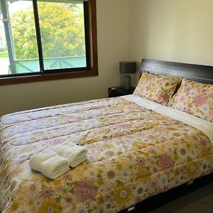 Cheerful 2 Bedroom House With A Beautiful Veranda 吉朗 Exterior photo