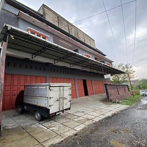 Parepare Oyo 93532 Kost Nian Syariah酒店 Exterior photo