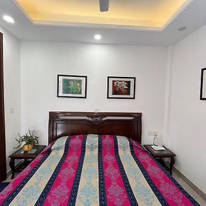 Fully Furnished Comfortable Rooms In Hauz Khas - Woodpecker Apartments 新德里 Exterior photo