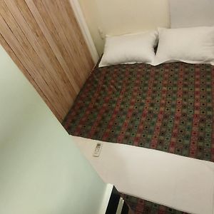 Near Airport Ac Couple Friendly Room At A Budget Inn 孟买 Exterior photo