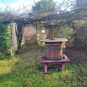 La Maison Du Donjon - Gites De 8 Personnes, Parking Prive Avec Jardin Terrasse 洛什 Exterior photo