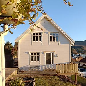 Charming House In Ulsteinvik With Free Parking别墅 Exterior photo