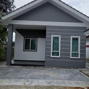 Homestay Bajet Cikyah 甲抛峇底 Exterior photo