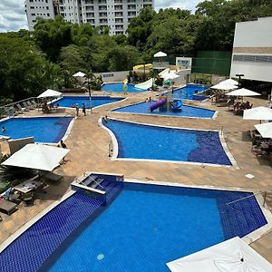 Rio Quente Park Veredas Vista Paras Piscinas Rio Quente No Fundo Esta Liberado Exterior photo