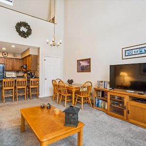 Spacious & Cheerful Pico Slopeside Condo Walk To Lift & Ski Back! Pico 304 基灵顿 Exterior photo