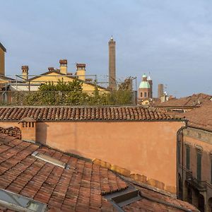 Heart Of Bologna: City Center Living Exterior photo