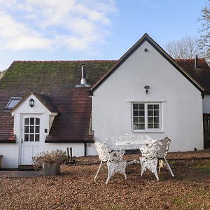 The Little White Cottage 奇平诺顿 Exterior photo