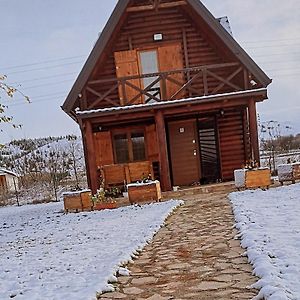 库马诺沃Log Cabin In Strezovce别墅 Exterior photo