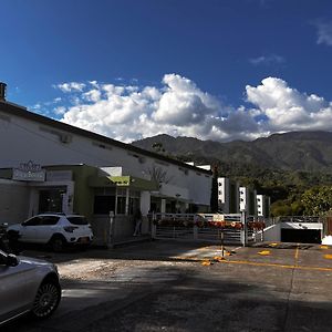 Ibague, Apartamento Amoblado, Comodo Y Bien Ubicado Cerca Al Centro Comercial La Estacion Exterior photo