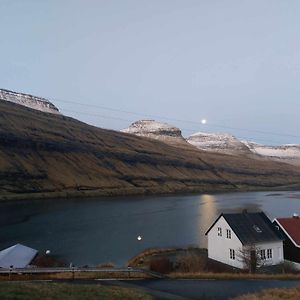 Fjord Guesthouse Funningsfjordur Exterior photo