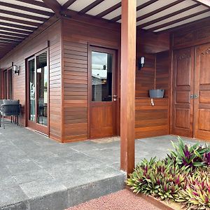 Kaz C2C - Une Maison Balinaise Avec Jacuzzi 圣皮埃尔 Exterior photo