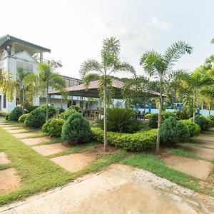 Collection O Trupthi Resorts Razam Exterior photo