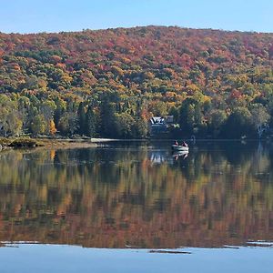 Sheldon Cozy On Lake Cottage With Private Jacuzzi Rivière-Rouge Exterior photo