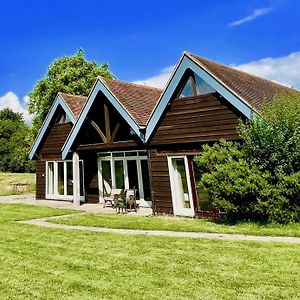 House On The Brooks Self Catering Holiday Let South Downs West Sussex Sleeps 14 帕博鲁 Exterior photo