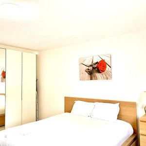 Large Room In Schuttrange Free Parking 10Mins To Airport Excellent Customer Services 卢森堡 Exterior photo