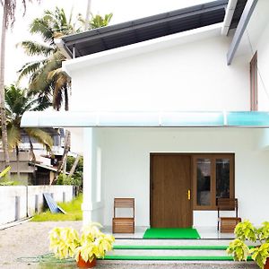 Salalah Enclave - 3 Ac Bedroom House At Vytilla, Kochi Exterior photo