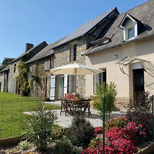 Entire Farm House Stay, La Gerouardiere Barenton Exterior photo