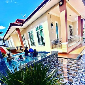 Cassa Villa Guest House Pasir Mas Exterior photo