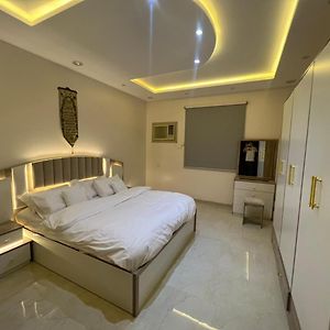 شقة كبيرة 3 غرف نوم وصالة Large Apartment With 3 Bedrooms And A Living Room 塔伊夫 Exterior photo