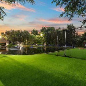 7 Bedroom Villa With Basketball Court, Lake, Movie Theater In Davie! Exterior photo