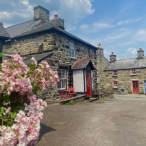 Cottage In The Heart Of 多尔盖罗 Exterior photo