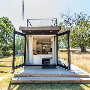 The Honeycomb-Tiny Container Home 12 Min. To Magnolia/Baylor Bellmead Exterior photo