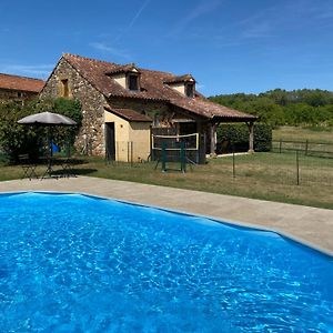 Peaceful, Comfortable Retreat With Pool Montcléra Exterior photo