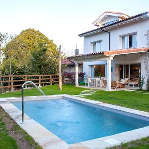 Casa Nueva Piscina Climatizada Cerca De Comillas Valdaliga Exterior photo