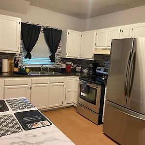 Vibrant 2 Bed Located Downtown Close To Soaring Eagle Cmu 芒特普莱森特 Exterior photo