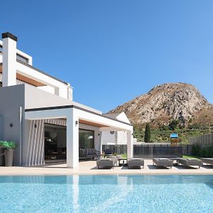 Monti Luxury Villa, Close To South Crete Beaches, By Thinkvilla 莱弗考基亚 Exterior photo