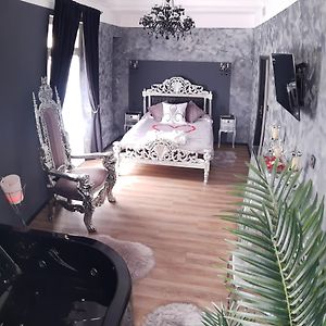 Nuit Romantique - Jacuzzi - Beziers - Romance Royale Exterior photo