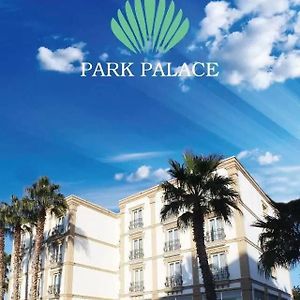 Park Palace Hotel 凯里尼亚 Exterior photo
