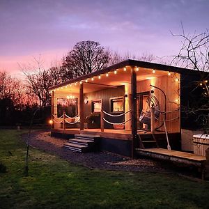 DunsBastle Retreats Cabin With Hot Tub别墅 Exterior photo