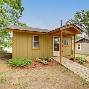 Waterfront Lake Cabin Close To Boating And Fishing! Exterior photo