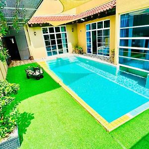 Batu Pahat Santalia Pool Villa 4Br 1K4Q 12~16Px Exterior photo