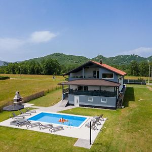 Plum House - Villa With Pool Gospić Exterior photo