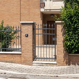 安杰利圣母Modern House With Courtyard And Parking - Assisi别墅 Exterior photo