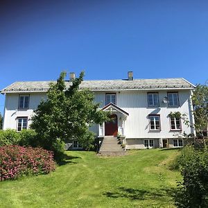 Rodal Lodge Valsøybotn Exterior photo