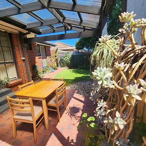 Vintage Villa In Essendon Exotic Garden Free Parking Near Melbourne Cbd And Airport Exterior photo