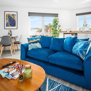 New 2 Bedroom Deluxe Apartment - Parking - Wifi & Netflix - Top Rated - 50C Cradley Heath Exterior photo
