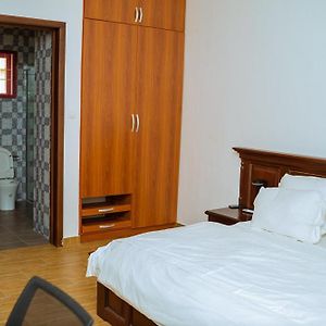 1 Bedroom Bungalow In Alalubosa Gra 伊巴丹 Exterior photo