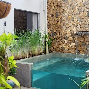 The Stone Elephant - A Place To Relax In Town With Hot Water And A Pool 南圣胡安 Exterior photo