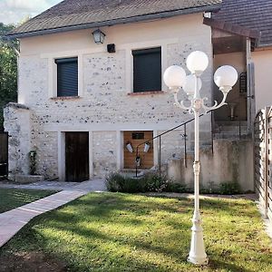 Maison De 2 Chambres Avec Jardin Clos Et Wifi A Sainte Genevieve Les Gasny Exterior photo