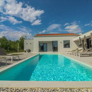 Beautiful Villa Una Sofia With Pool In Tinjan Vela Traba Exterior photo