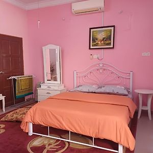 Roomstay Damai Kemaman Chukai Exterior photo