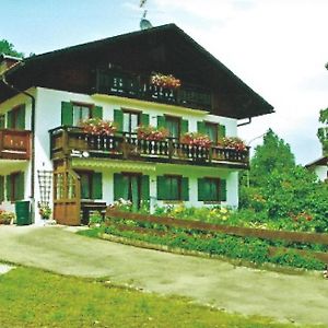 Dachgeschosswohnung Mit Toller Aussicht Vom Balkon Auf Den Wenige Meter Entfernten See Bayersoien Exterior photo