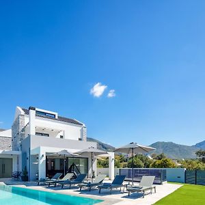 Del Sur Luxury Villa, Absolute Privacy & Comfort, By Thinkvilla 莱弗考基亚 Exterior photo