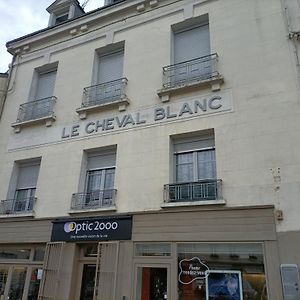 Le Cheval Blanc La Chartre Sur Le Loir公寓 Exterior photo